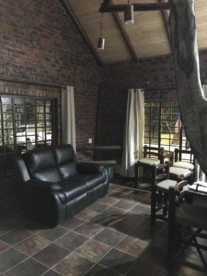 Kruger Wild Dog Inn Marloth Park Luaran gambar
